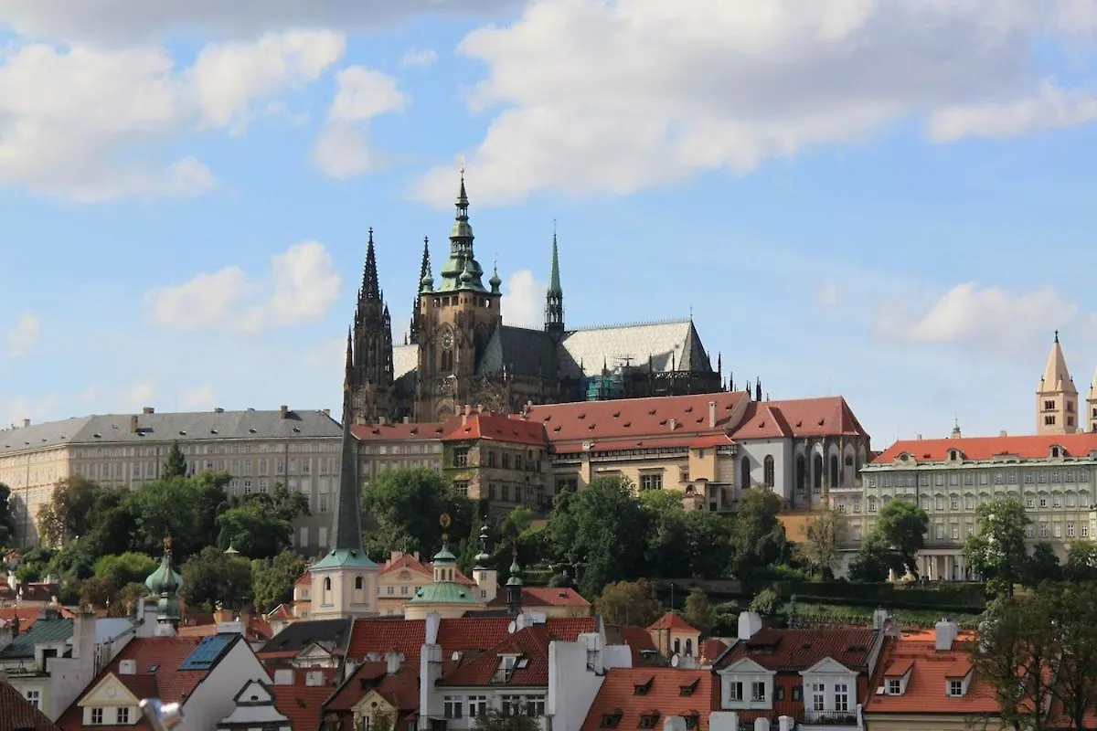 Large Apartment Prosek - Your Second Home! Prague
