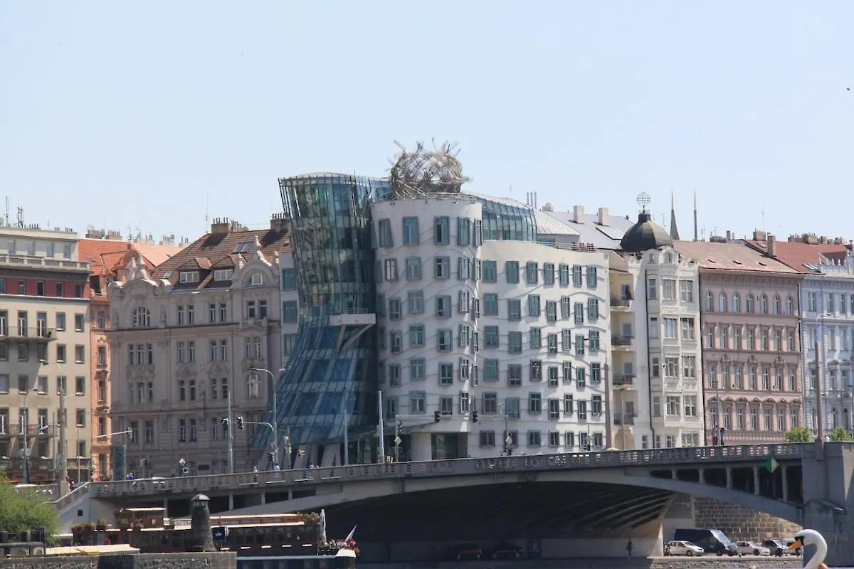 Large Apartment Prosek - Your Second Home! Prague
