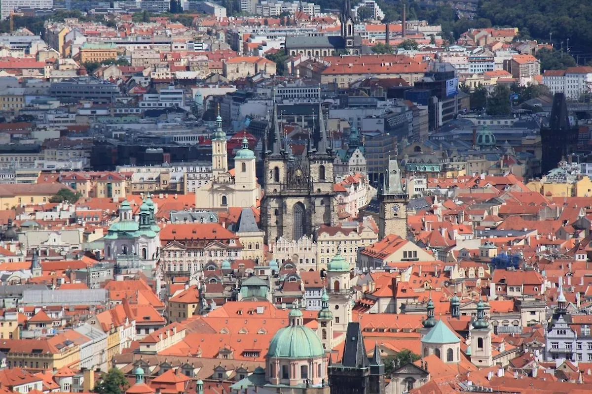 Large Apartment Prosek - Your Second Home! Prague